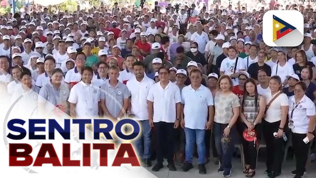 PBBM, kinamusta ang mga residente ng Obando, Bulacan na naapektuhan ng sunog sa Navotas Sanitary Landfill; iba’t ibang suporta ng pamahalaan, hinatid sa ilalim ng 'Bawat Bayan Makikinabang' Program | ulat ni Cleizl Pardilla