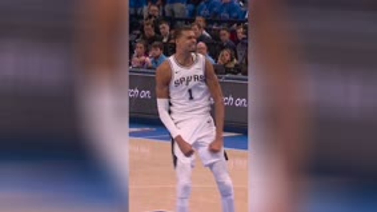 Spurs - Le rebond de Wembanyama et dunk