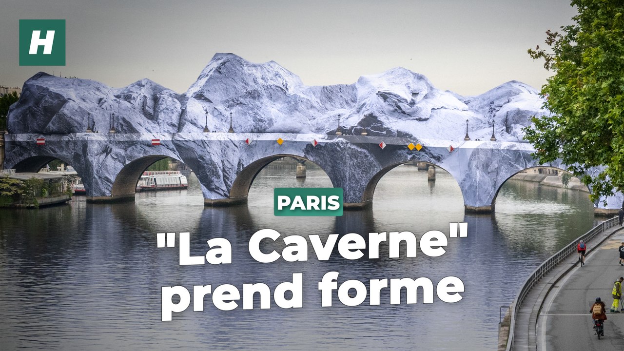 À Paris, le Pont Neuf s’est transformé en « Caverne » en pleine nuit grâce à l’artiste JR