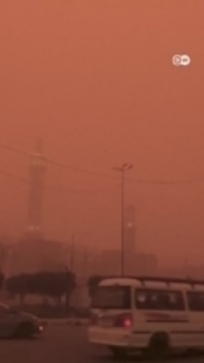 عاصفة ترابية تضرب النجف العراقية وتتسبب بحالات...