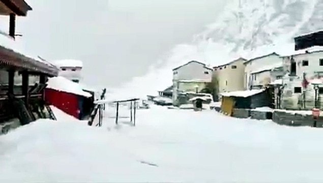 Kedarnath covered in fresh snowfall as temperatures plunge across North India ❄️
