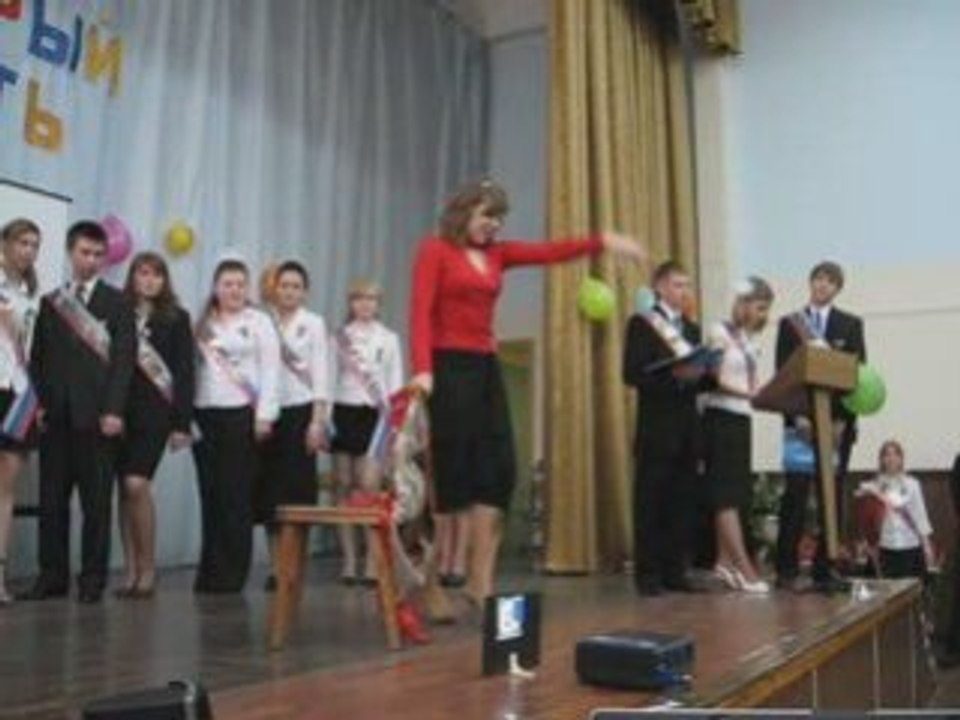 Танец Яны на последнем звонке.