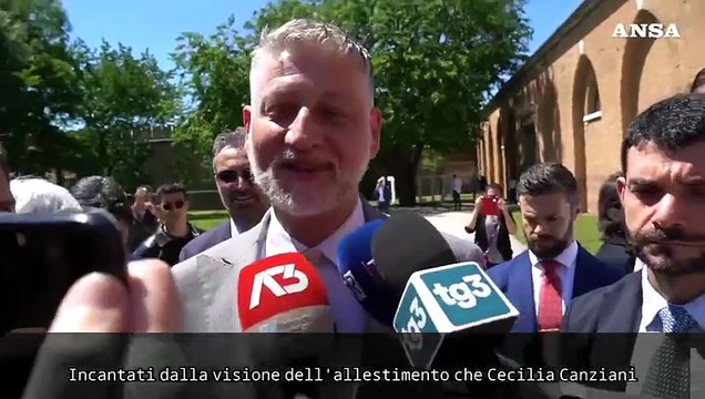 Il Ministro Giuli visita il padiglione Italia alla Biennale Arte
