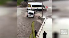 Ankara'da sel vatandaşları sürükledi