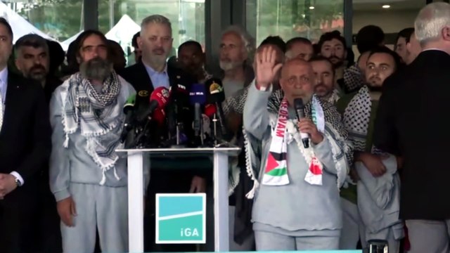 Los activistas de la Flotilla detenidos por Israel llegan a Estambul: Hemos sido torturados