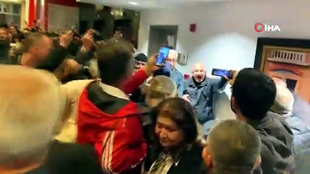 Kılıçdaroğlu’na büyük öfke: Partide asılı olan fotoğrafı ayaklar altında çiğnendi