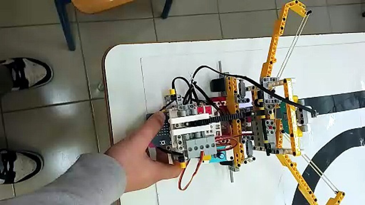Robot Line Tracking Ultrasonic Cargo Pickup & New Track Re-entry Technique