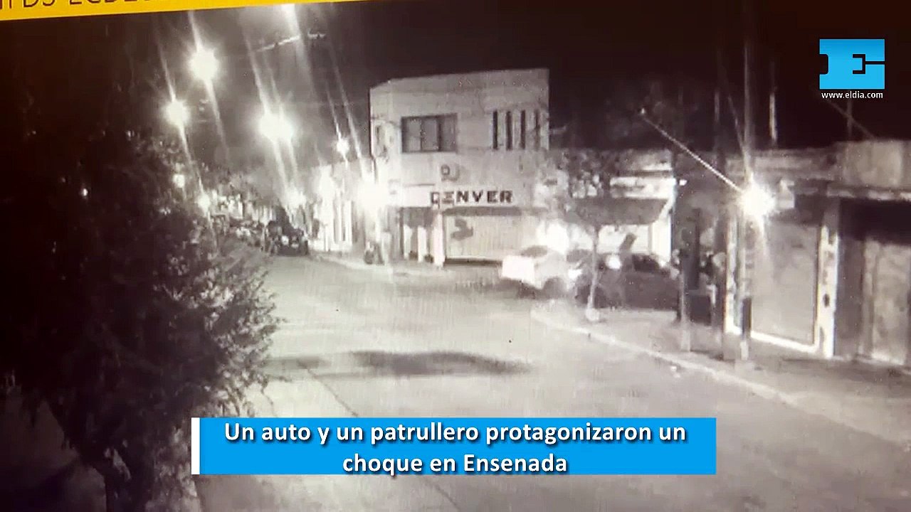 Un auto y un patrullero protagonizaron un choque en una transitada esquina de Ensenada