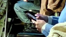 Los asistentes al show de Fito Páez se pusieron con sus celulares hasta que terminó el show