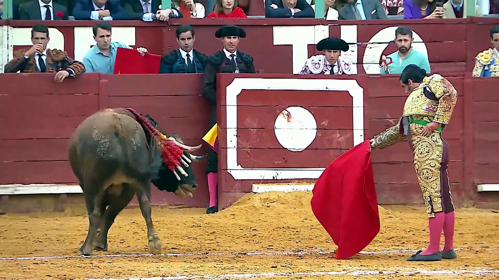 El matador de toros Fabio Jiménez visita el plató de 'Grana y Oro'