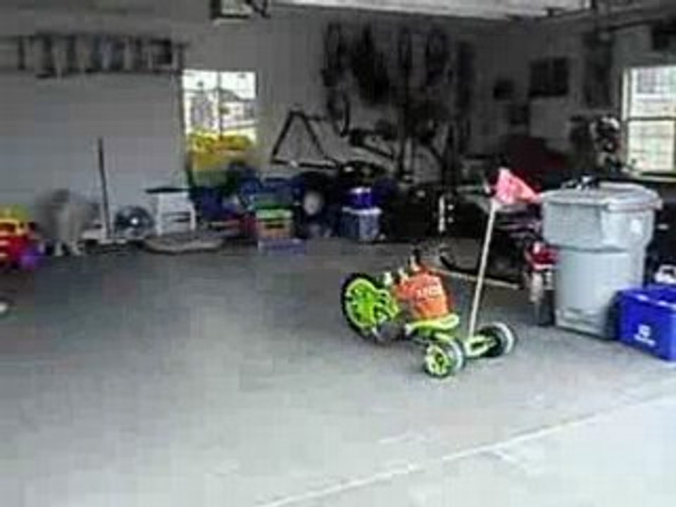 bébé qui fait un créneau