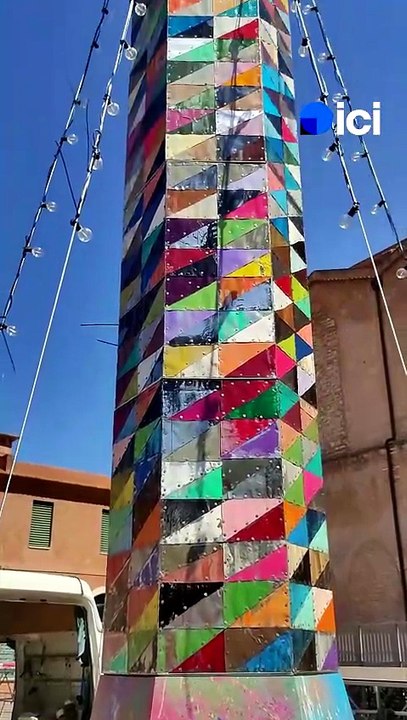À Perpignan, 150 apprentis en BTP créent cinq immenses colonnes uniquement avec des matériaux recyclés