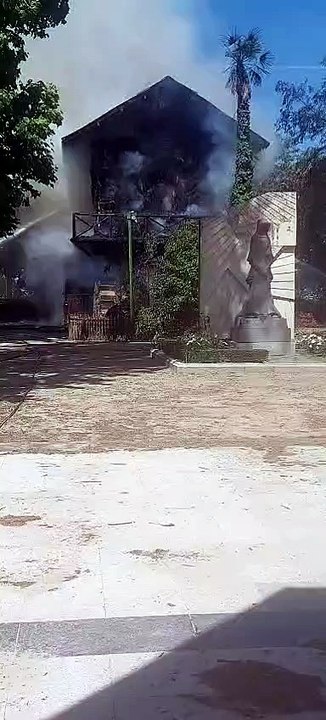 Nuevas imágenes de la Casa de Corcho incendiada.