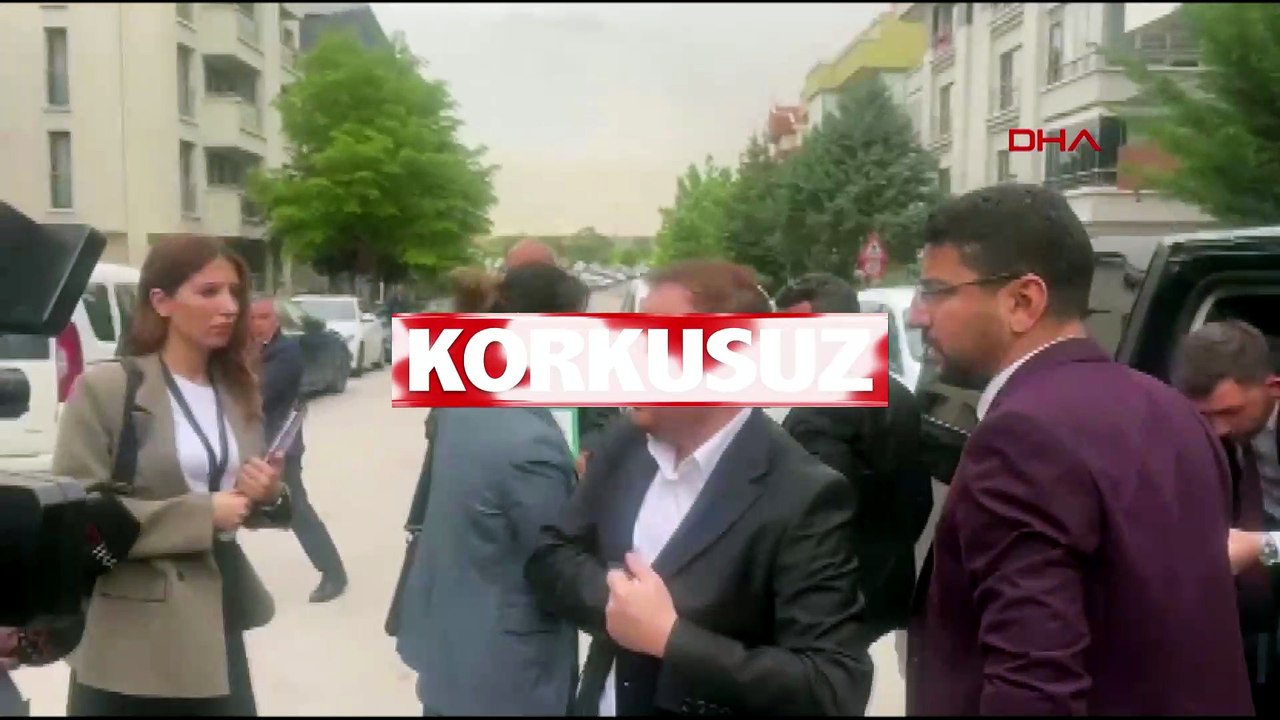 Mahkemenin 'Mutlak butlan' kararını tebliğ edecek icra memurları Kılıçdaroğlu'nun ofisine geldi
