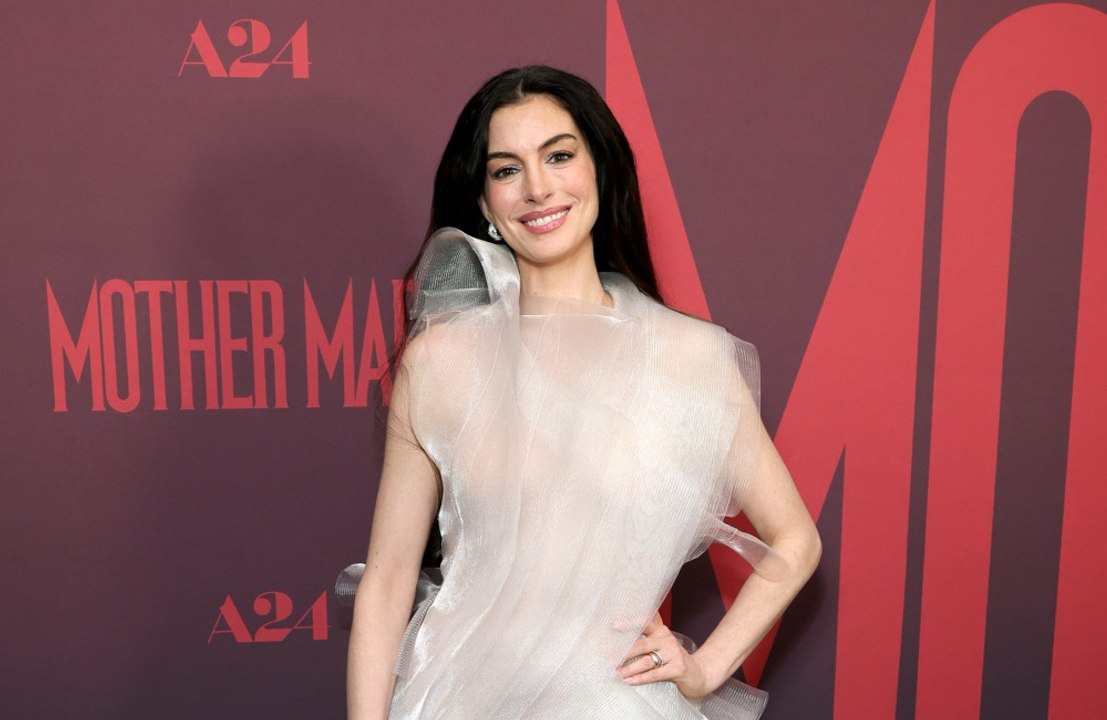 'Gespräch zunehmend ablenkend': Anne Hathaway frustriert über Facelift-Gerüchte