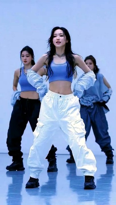 Ai short dance video black Korean Netflix Sony Kpop 💥✨ #ai #sony #focus #respect #skills #smooth