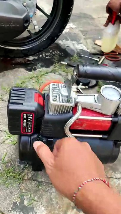 Kompresor Angin Tanpa Kabel 21V Cordless Portable Air Compressor Praktis Banget