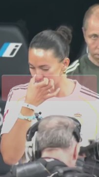 El emotivo beso de Alaba a su mujer en su despedida del Real Madrid