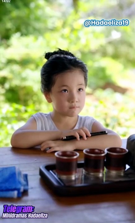 La pequeña favorita en español