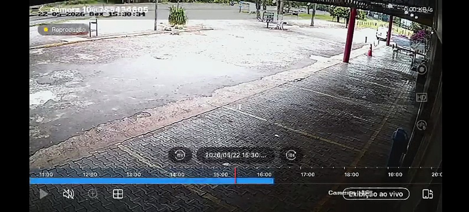 Câmera registra momento exato de grave colisão entre motocicletas na PR-323