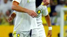 Cristiano Ronaldo beija símbolo do Al Nassr