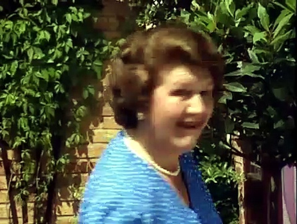 Keeping Up Appearances s03 e01 Early Retirement