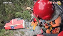 直擊驚險瞬間！玉山工作人員失溫、意識不清 黑鷹吊掛救援