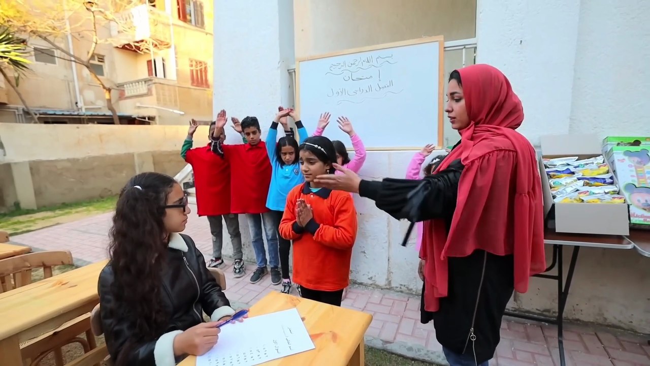 بنت صغيره داخل لجنة الامتحان ـ شوف حصل ايه