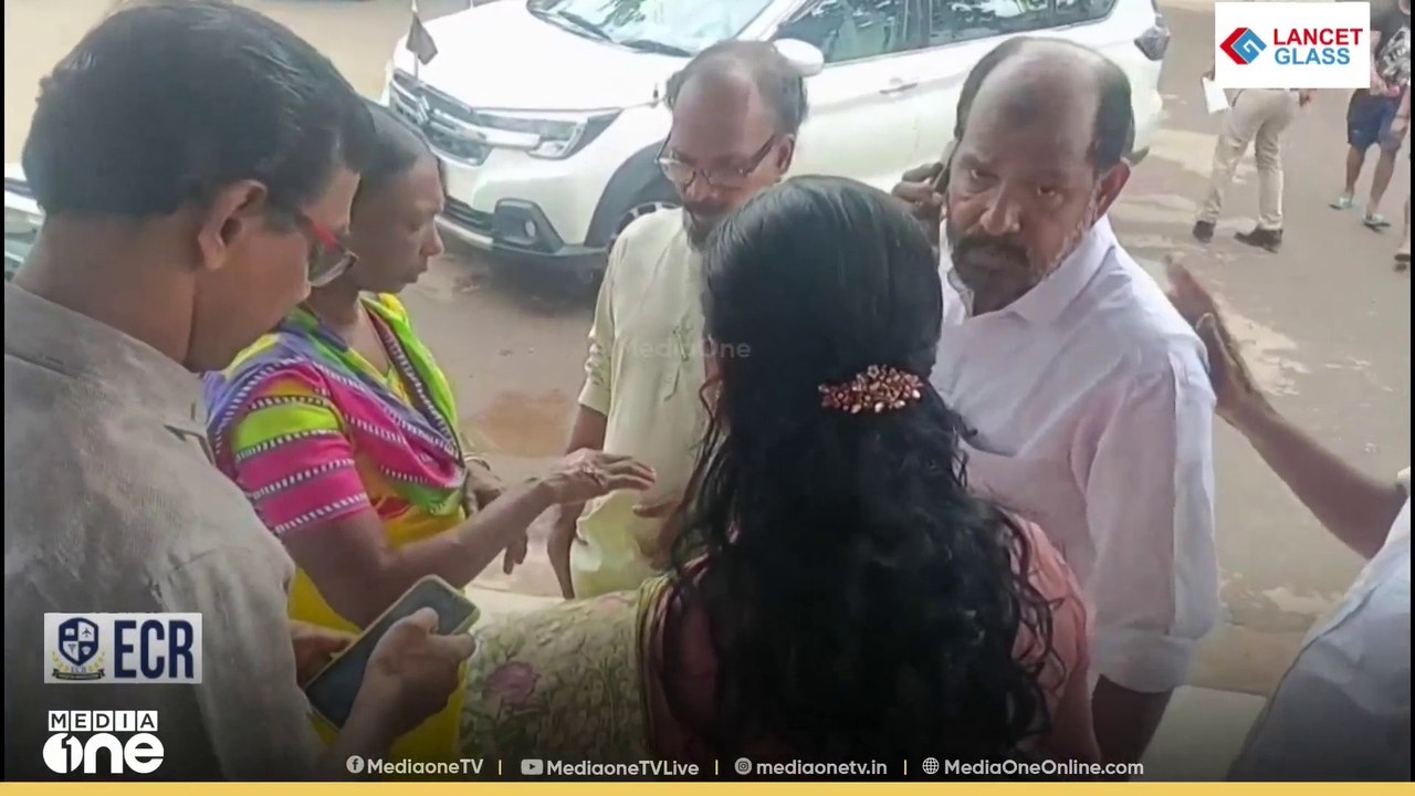 അങ്കമാലിയിൽ തെരുവുനായ ആക്രമണം രൂക്ഷം; ബസ് സ്റ്റ...