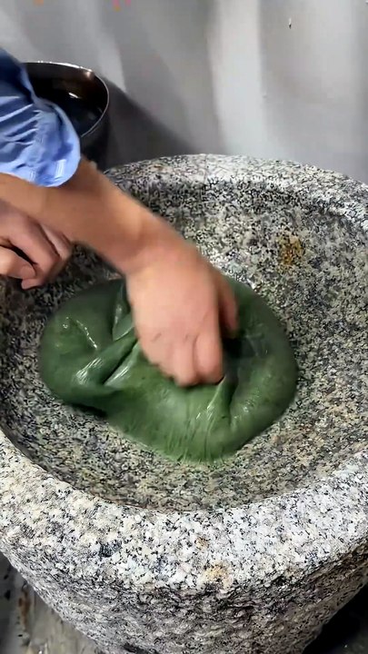 Making Yomogi Mochi🍡