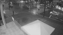Imagens mostram acidente com moto no cruzamento da Rua Paraná com Sete de Setembro