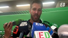 Adrián se seca las lágrimas y ya mira al futuro: "Me encantaría seguir en el Betis"