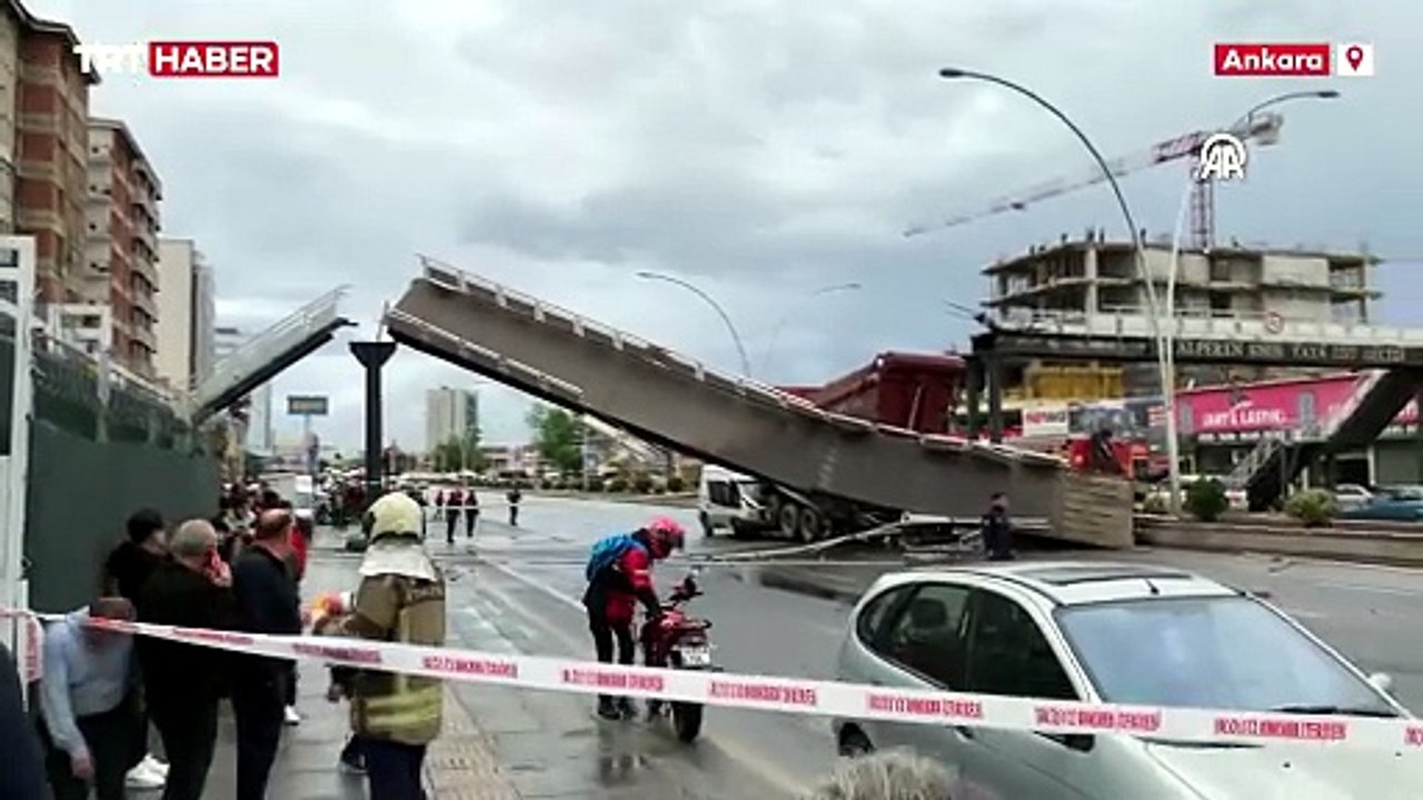 Ankara’da damperi açık kamyon üst geçidi yıktı