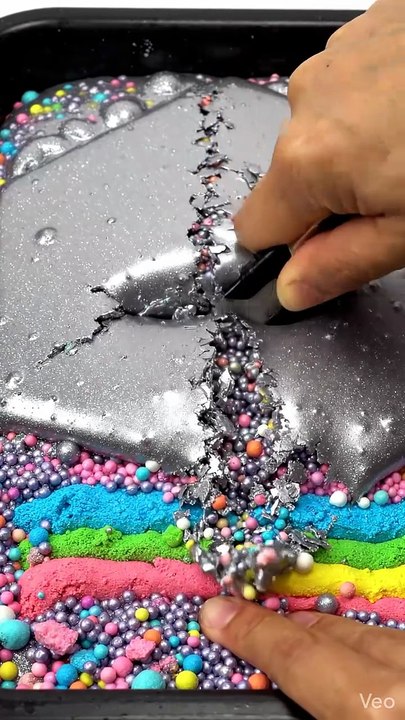 Slicing and disrupting slime with a razor-sharp box cutter... 😳