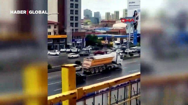 Ankara'da kamyon üst geçide çarptı: Yaralılar var, üst geçit yıkıldı