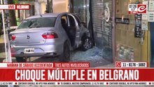 Choque múltiple en Belgrano: uno de los autos quedó incrustado dentro de un local