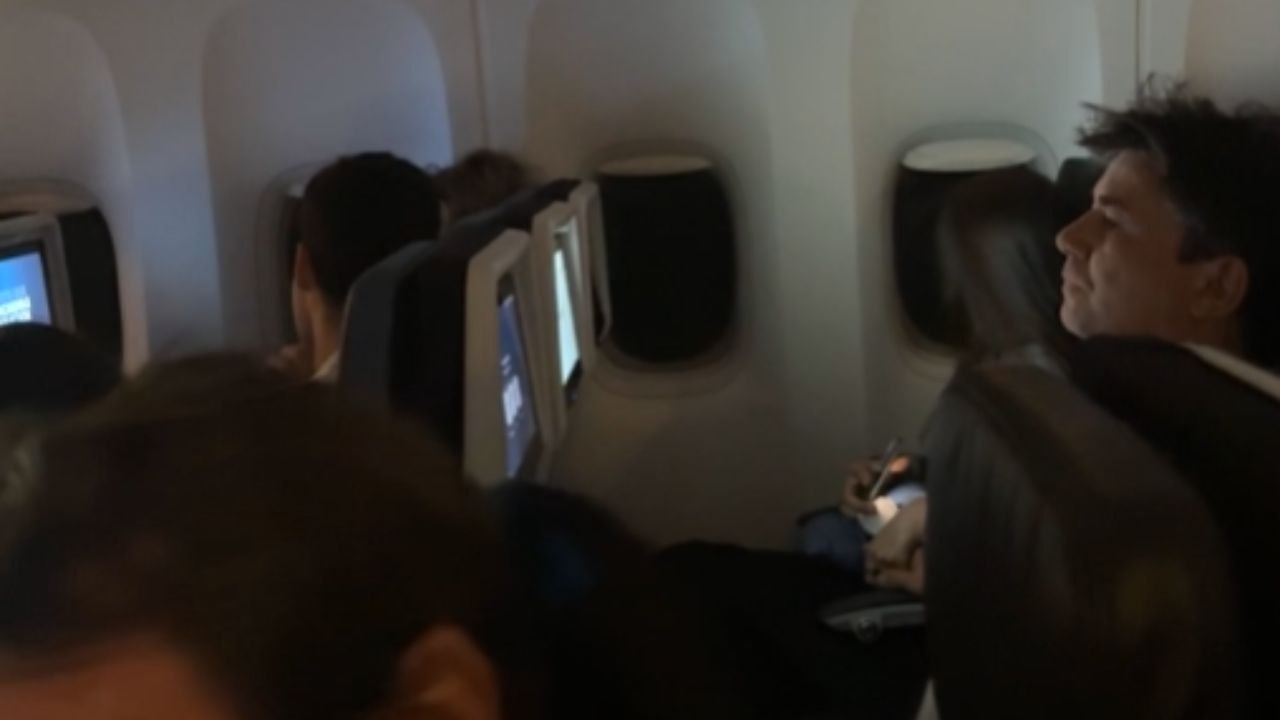 Engine Catches Fire One Minute After Takeoff Fr...