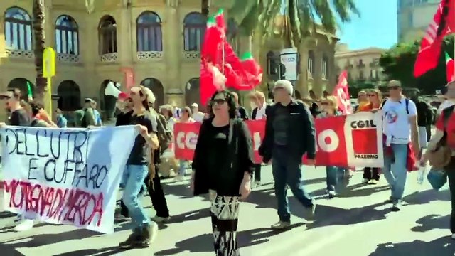 Il corteo dei collettivi per la commemorazione di Giovanni Falcone
