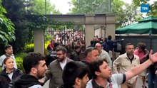 Kapatılan Bilgi Üniversitesi’ne mezunlar ve sendika yöneticileri alınmadı gerginlik çıktı