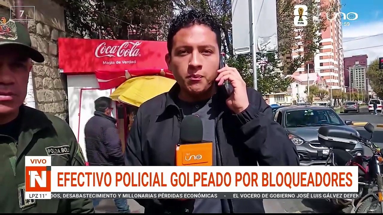 EFECTIVO POLICIAL GOLP3ADO POR BLOQUEADORES