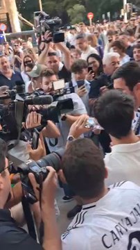 Enrique Riquelme se presenta en el Bernabéu para el partido tras presentar su candidatura
