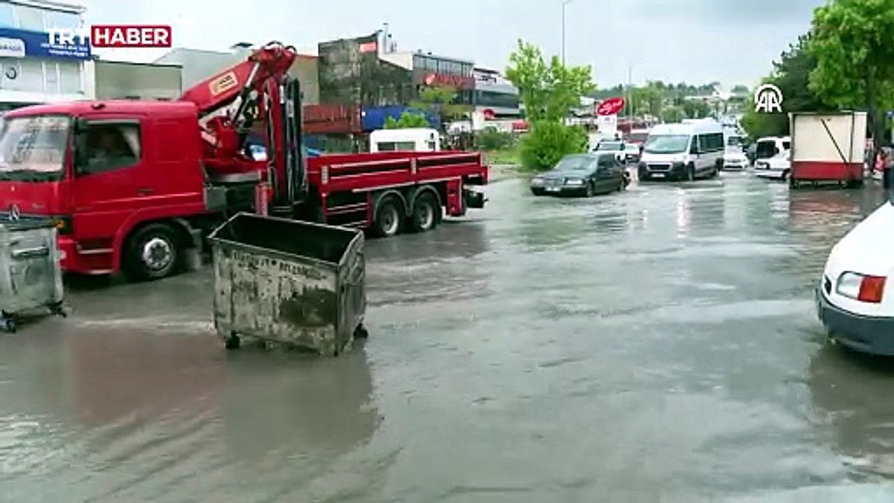 Ankara'da sağanak nedeniyle yollar göle döndü