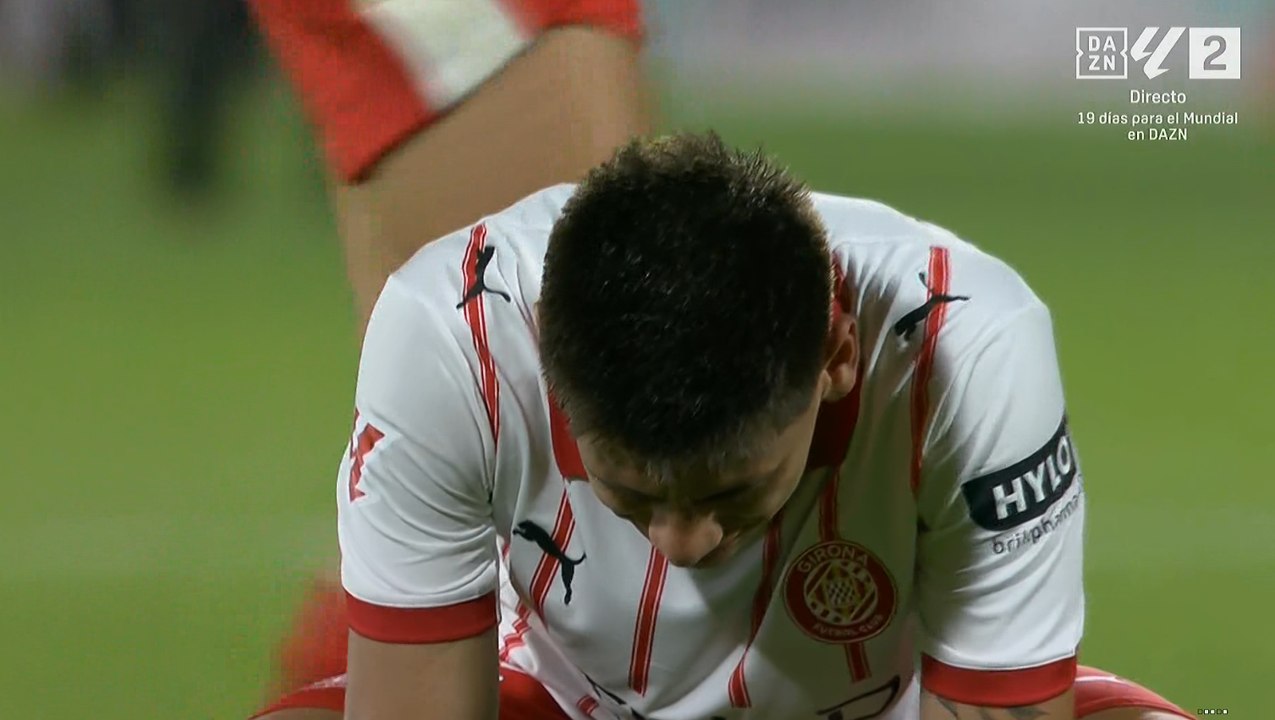 La imagen más cruel de la jornada: los jugadores del Girona, desolados tras el descenso