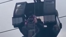 एशिया की सबसे ऊंची केबल कार में आई खराबी: सेना ने हवा में फंसे पर्यटकों को सुरक्षित निकाला