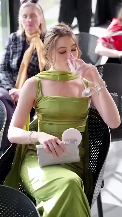 Cancel The Wedding, Queen Moves