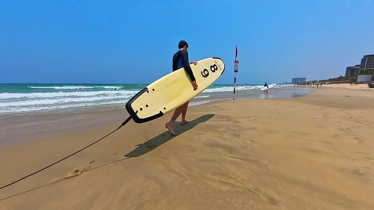 Watch Me Enjoy the Sea, Sand & Sunshine | Exploring Da Nang Beach