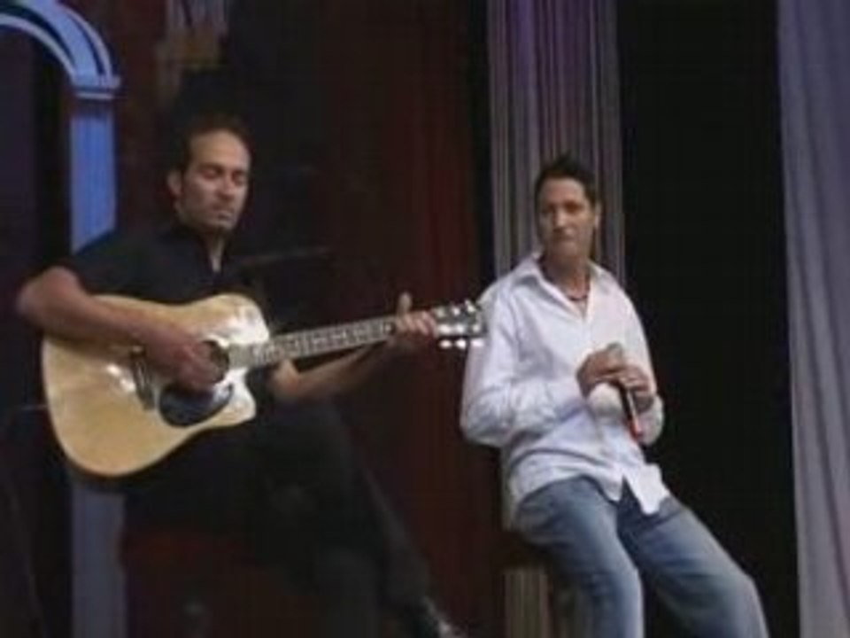 ET J'ATTENDS version acoustique live Russie Aout 2006