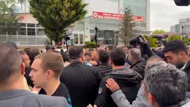 CHP Genel Merkezi önünde gerginlik
