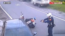 羅東警攔查掛假牌轎車開11槍 嫌犯逃往南澳鑽進草叢被查獲