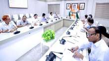 UP में बिजली संकट पर सख्त हुए मुख्यमंत्री योगी आदित्यनाथ, सीएम आवास पर ऊर्जा विभाग की बड़ी बैठक